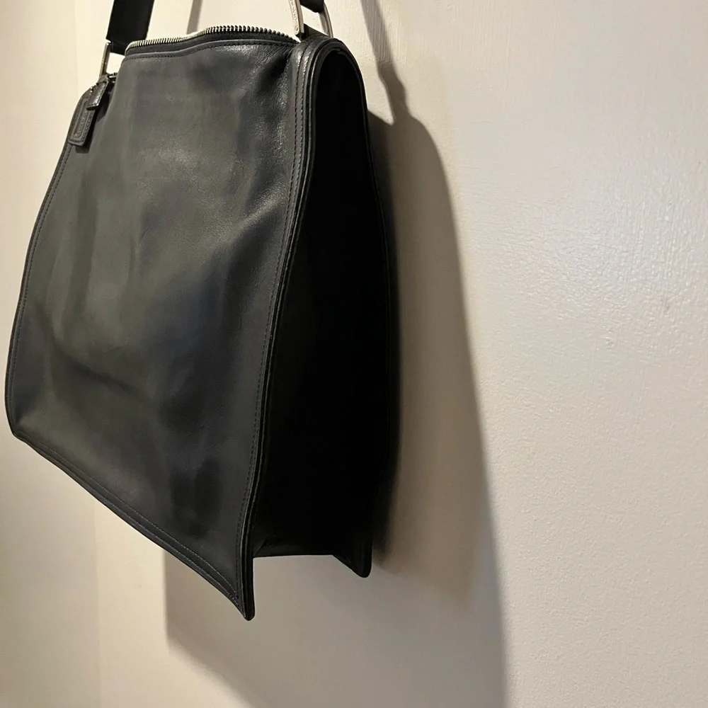 🔥Coach Black Cowhide Leather Shoulder Bag. Excellent Used Condition. - Picture 7 of 12